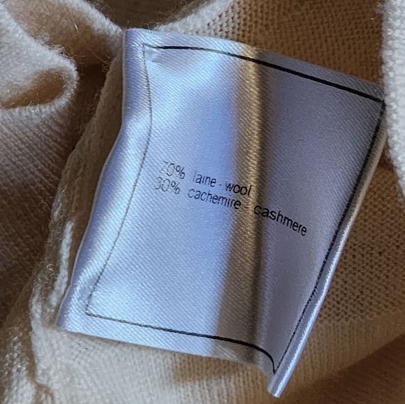 Chanel Ivory Short Puffy Sleeve Sweater Sz. 38 - Picture 6 of 6